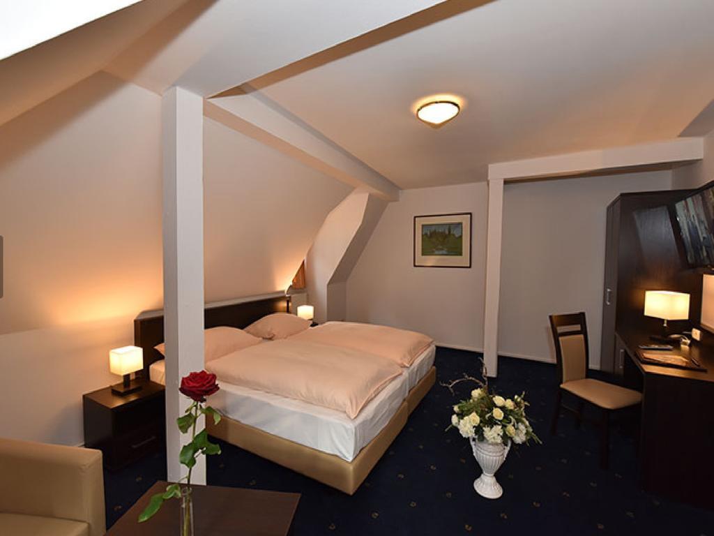 Hotel Weinhaus Woehler à Schwerin  Extérieur photo