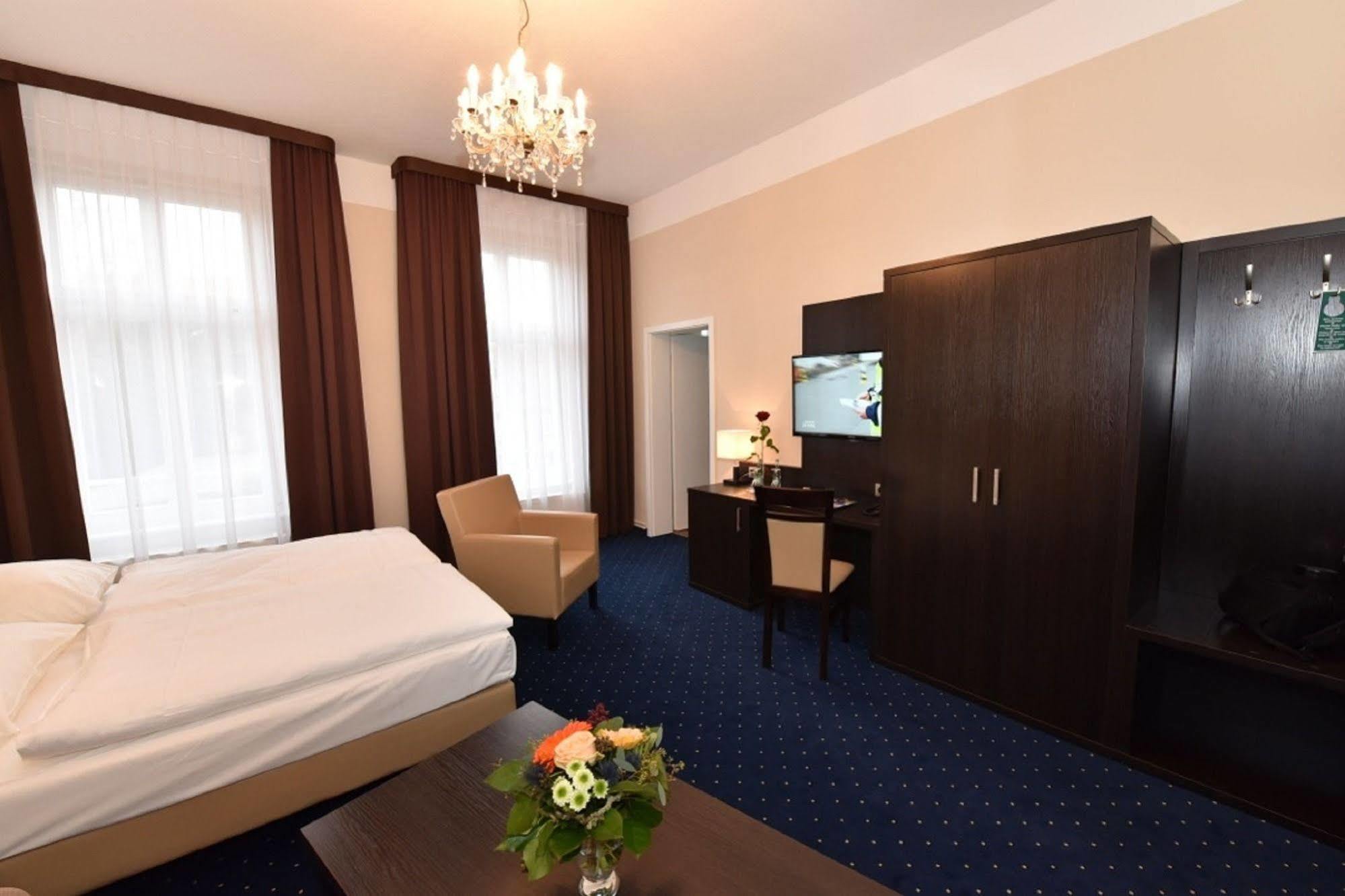 Hotel Weinhaus Woehler à Schwerin  Extérieur photo