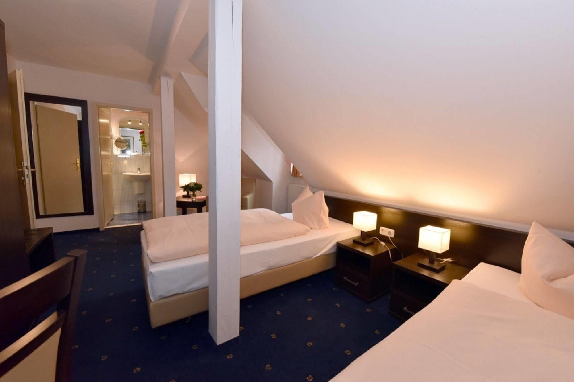 Hotel Weinhaus Woehler à Schwerin  Extérieur photo