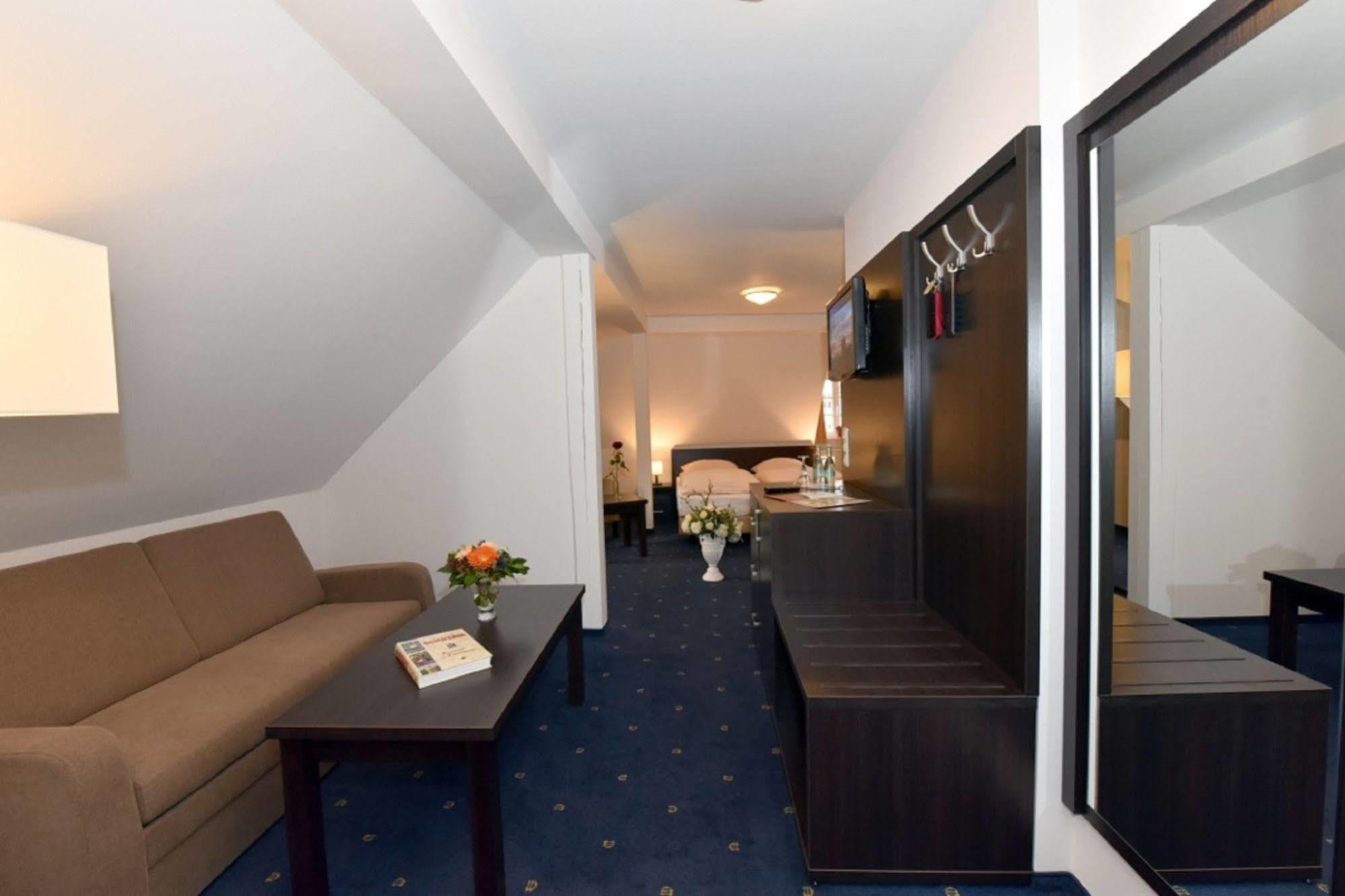 Hotel Weinhaus Woehler à Schwerin  Extérieur photo